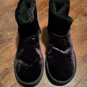 Ugg Women's Size US 8 Classic Mini II Ankle Boot Black Sheepskin Suede New